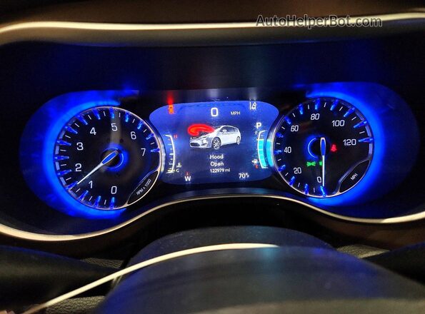2C4RC1BG6JR270002 2018 CHRYSLER PACIFICA Purple Instrument cluster view