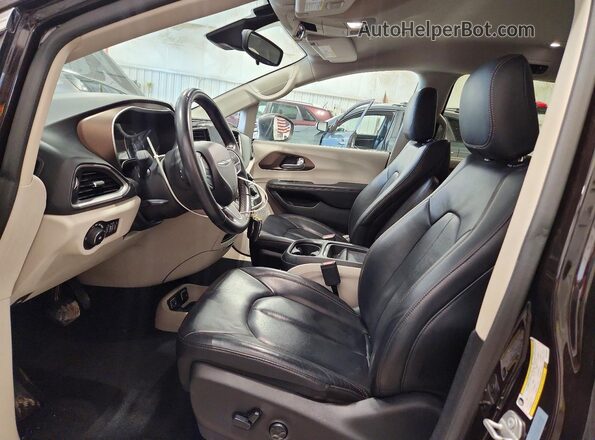 2C4RC1BG6JR270002 2018 CHRYSLER PACIFICA Purple Front interior view