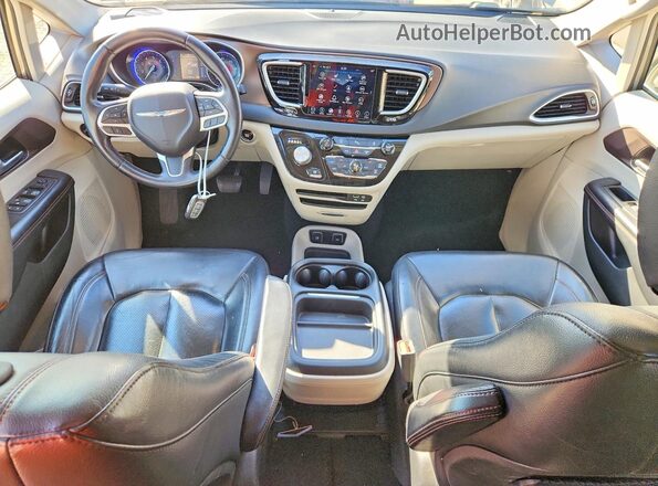2C4RC1BG6JR291724 2018 CHRYSLER PACIFICA Tan Вид панелі приладів