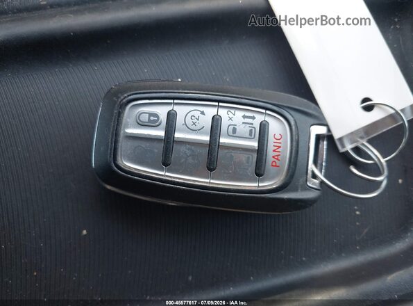 2C4RC1BG6LR275266 2020 CHRYSLER PACIFICA Белый Вид панели приборов