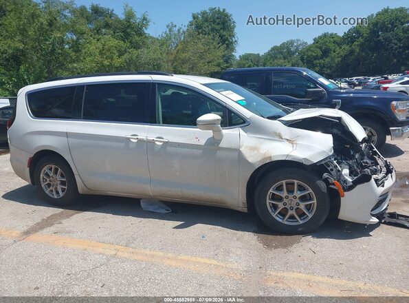 2C4RC1BG6NR182704 2022 CHRYSLER PACIFICA White Rear interior view