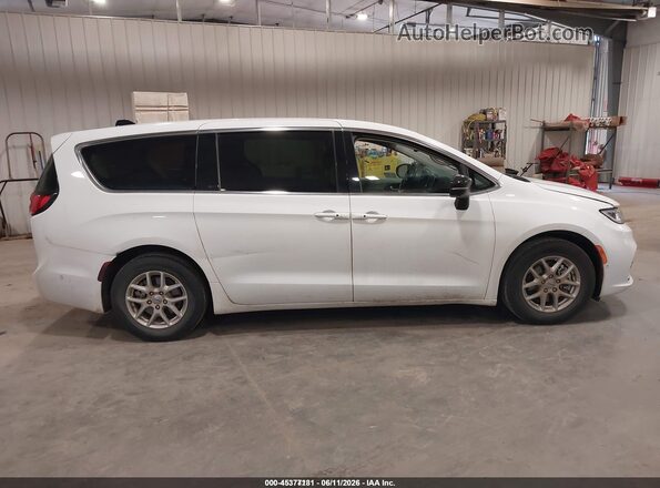 2C4RC1BG6RR112710 2024 CHRYSLER PACIFICA White Rear interior view