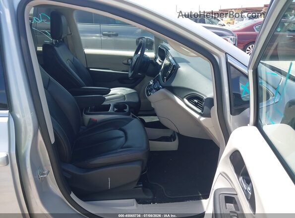 2C4RC1BG6RR123240 2024 CHRYSLER PACIFICA Silver Vista interior delantera
