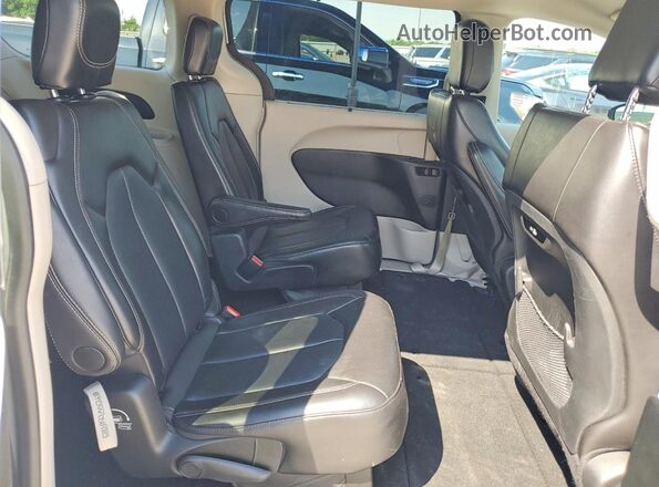 2C4RC1BG6RR139552 2024 CHRYSLER PACIFICA Silver Widok wnętrza z tyłu