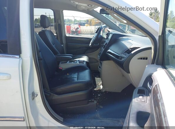 2C4RC1BG7GR187347 2016 CHRYSLER TOWN & COUNTRY Белый Вид салона спереди