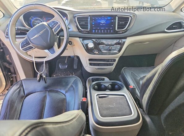 2C4RC1BG7HR512189 2017 CHRYSLER PACIFICA Gray Вид панелі приладів