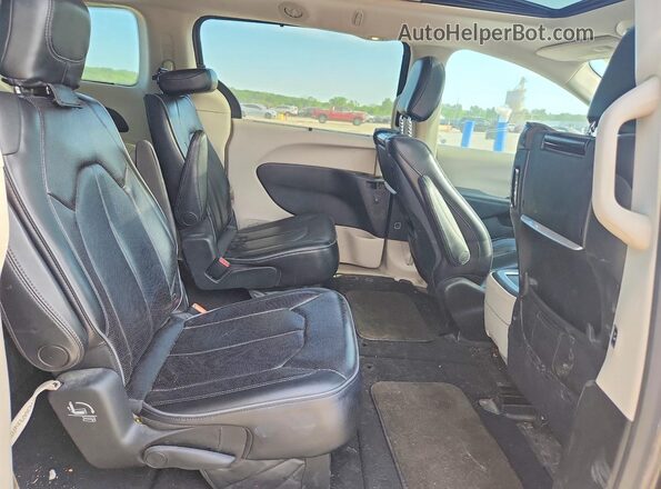 2C4RC1BG7HR512189 2017 CHRYSLER PACIFICA Gray Вид задньої частини салону