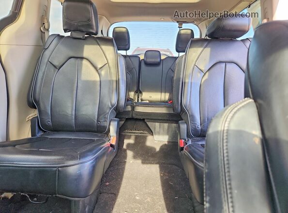 2C4RC1BG7HR512189 2017 CHRYSLER PACIFICA Gray Вид задніх сидінь
