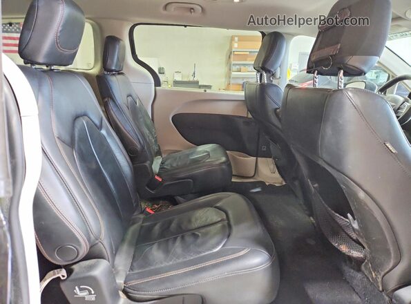 2C4RC1BG7HR788338 2017 CHRYSLER PACIFICA Black Вид задньої частини салону