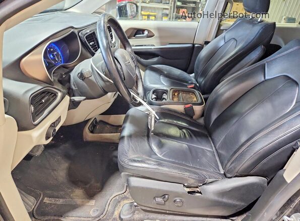 2C4RC1BG7HR788338 2017 CHRYSLER PACIFICA Black Вид салону спереду