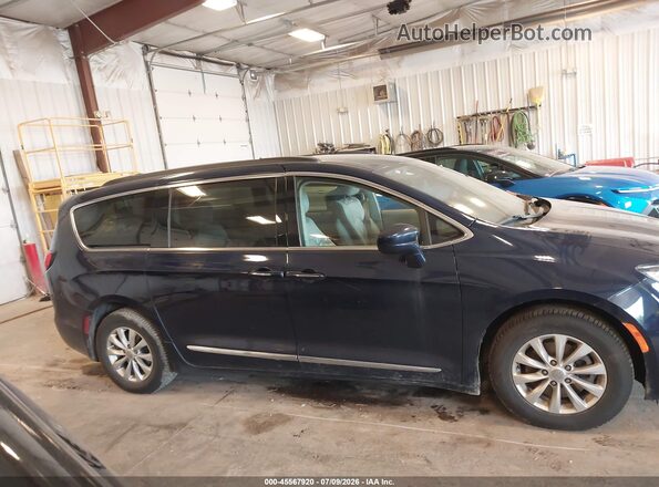 2C4RC1BG7HR823573 2017 CHRYSLER PACIFICA Blue Rear interior view