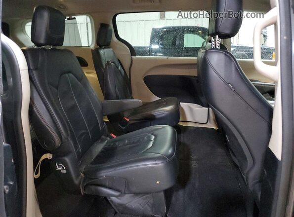 2C4RC1BG7JR193835 2018 CHRYSLER PACIFICA Charcoal Widok wnętrza z tyłu