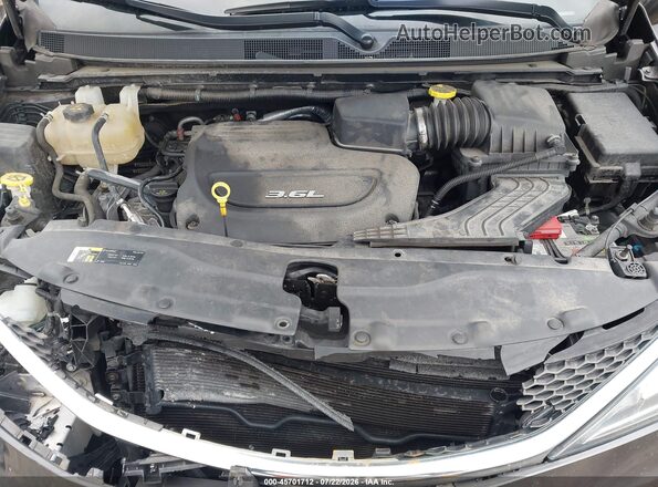 2C4RC1BG7JR235243 2018 CHRYSLER PACIFICA Gray Вид ззаду