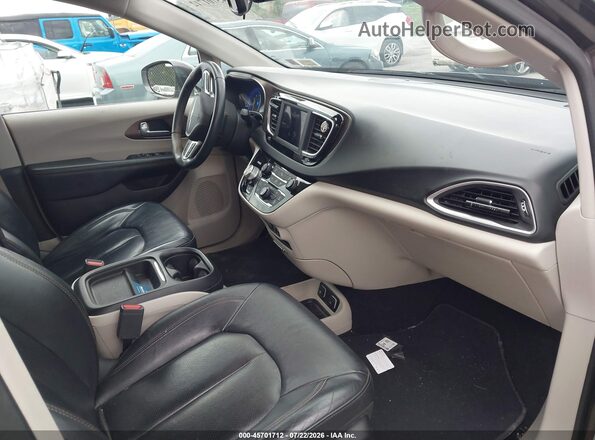 2C4RC1BG7JR235243 2018 CHRYSLER PACIFICA Gray Вид салону спереду