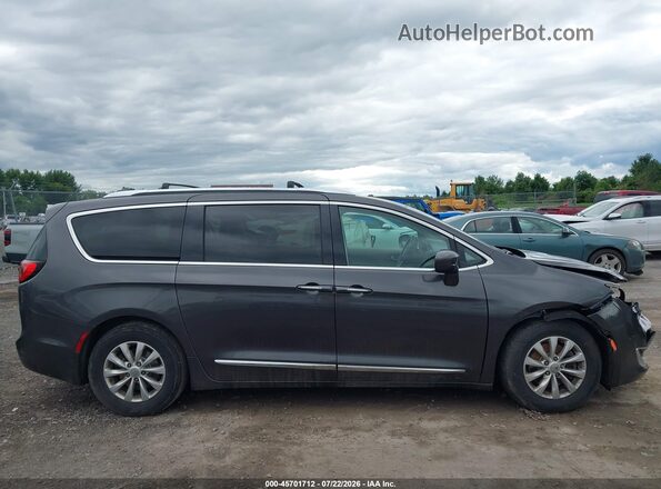 2C4RC1BG7JR235243 2018 CHRYSLER PACIFICA Gray Вид задньої частини салону