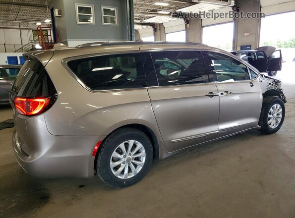 2C4RC1BG7JR257517 2018 CHRYSLER PACIFICA Beige Հետևի աջ