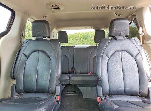 2C4RC1BG7JR321300 2018 CHRYSLER PACIFICA Burgundy Rear seats view