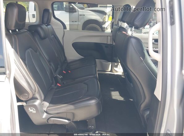 2C4RC1BG7JR356077 2018 CHRYSLER PACIFICA Silver VIN կոդի պիտակի տեսք