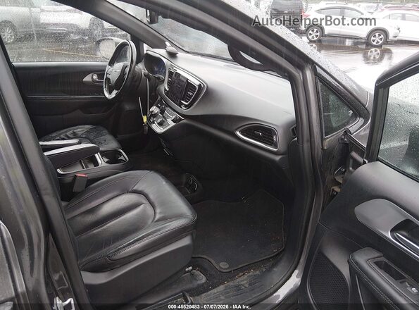 2C4RC1BG7KR751510 2019 CHRYSLER PACIFICA Gray Front interior view