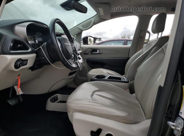 2C4RC1BG7MR504359 2021 CHRYSLER PACIFICA Gray Front interior view