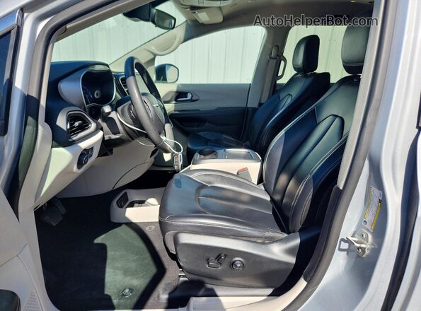 2C4RC1BG7PR582077 2023 CHRYSLER PACIFICA Silver წინა სალონის ხედი