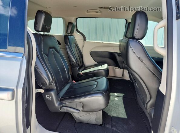 2C4RC1BG7PR582077 2023 CHRYSLER PACIFICA Silver უკანა სალონის ხედი