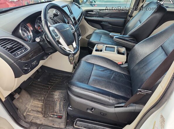 2C4RC1BG8GR214541 2016 CHRYSLER TOWN White წინა სალონის ხედი