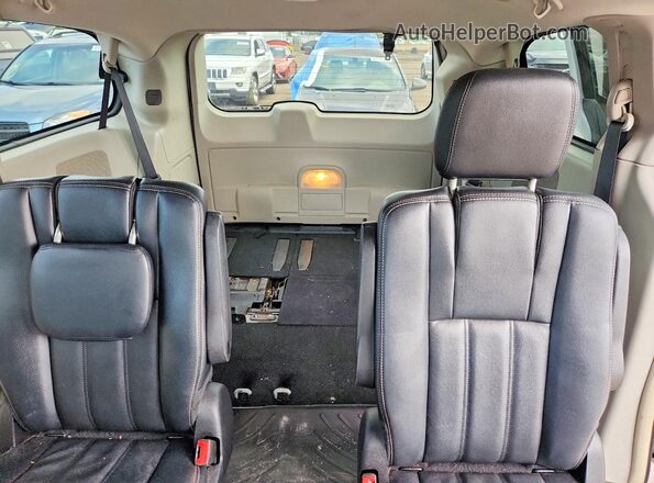 2C4RC1BG8GR214541 2016 CHRYSLER TOWN White უკანა სავარძლების ხედი