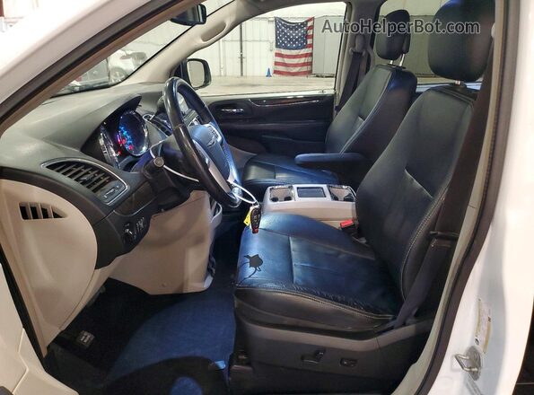 2C4RC1BG8GR253775 2016 CHRYSLER TOWN White Front interior view