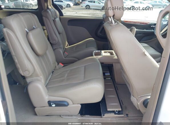 2C4RC1BG8GR298313 2016 CHRYSLER TOWN & COUNTRY White Вид наклейки з VIN-кодом
