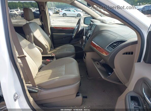 2C4RC1BG8GR298313 2016 CHRYSLER TOWN & COUNTRY White Вид салону спереду
