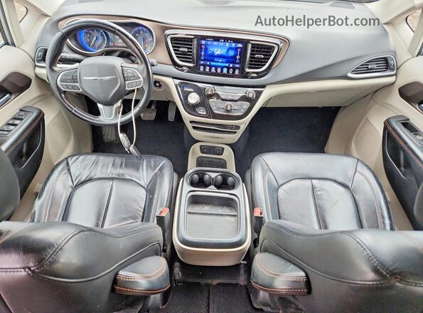 2C4RC1BG8HR540227 2017 CHRYSLER PACIFICA Silver Вид панелі приладів