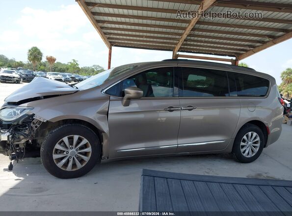 2C4RC1BG8HR552975 2017 CHRYSLER PACIFICA Brown 360 interior view