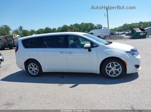2C4RC1BG8HR796030 2017 CHRYSLER PACIFICA White უკანა სალონის ხედი