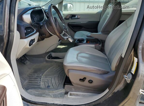 2C4RC1BG8JR219018 2018 CHRYSLER PACIFICA Black Вид салону спереду