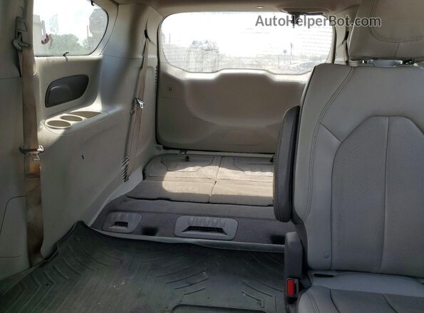 2C4RC1BG8JR219018 2018 CHRYSLER PACIFICA Black Вид задніх сидінь