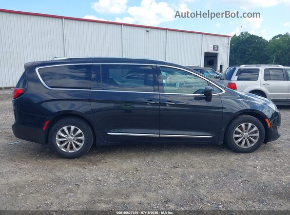 2C4RC1BG8JR233663 2018 CHRYSLER PACIFICA Black Rear interior view