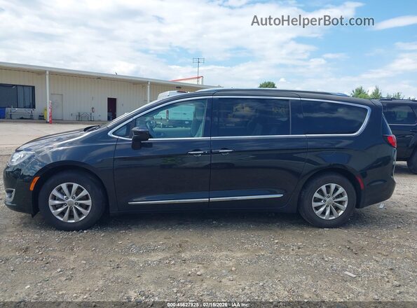 2C4RC1BG8JR233663 2018 CHRYSLER PACIFICA Black 360 interior view