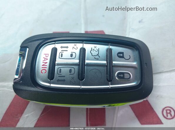 2C4RC1BG8JR233663 2018 CHRYSLER PACIFICA Black Dashboard view