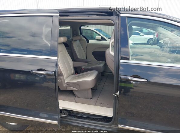 2C4RC1BG8JR233663 2018 CHRYSLER PACIFICA Black VIN sticker view
