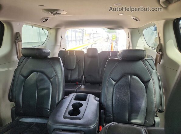 2C4RC1BG8JR290865 2018 CHRYSLER PACIFICA Black Vista de los asientos traseros