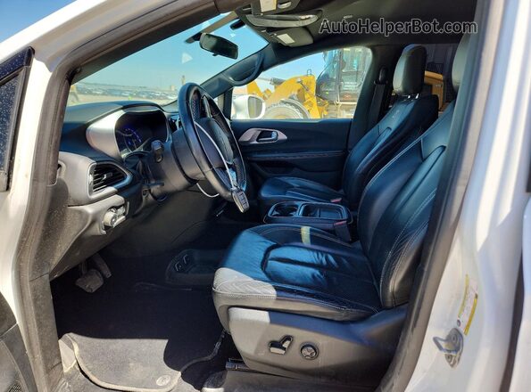 2C4RC1BG8JR334010 2018 CHRYSLER PACIFICA White Vista interior delantera