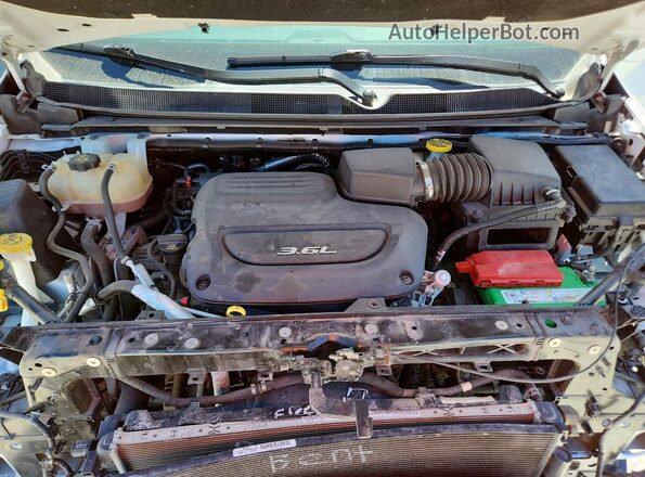 2C4RC1BG8JR334010 2018 CHRYSLER PACIFICA White Vista del compartimento del motor