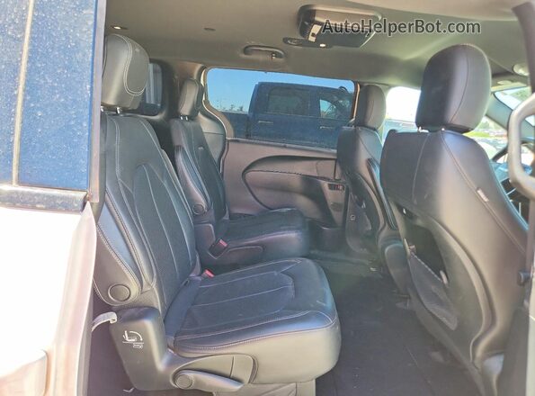 2C4RC1BG8JR334010 2018 CHRYSLER PACIFICA White Vista interior trasera