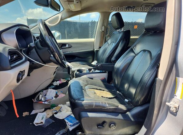 2C4RC1BG8LR131833 2020 CHRYSLER PACIFICA Серебряный Вид салона спереди