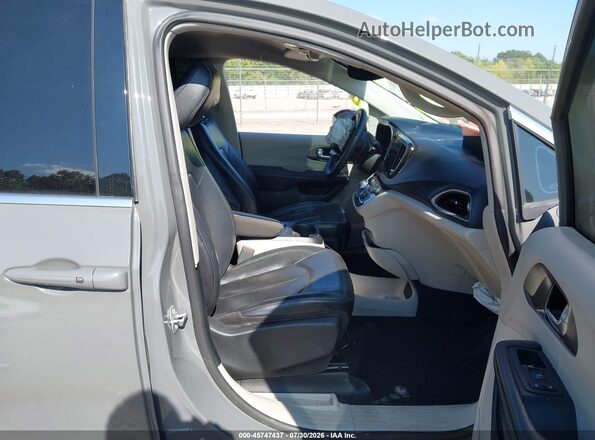 2C4RC1BG8NR185913 2022 CHRYSLER PACIFICA Gray Widok wnętrza z przodu