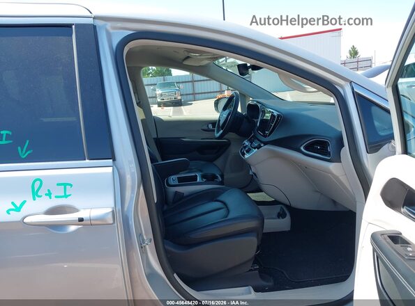 2C4RC1BG8RR167482 2024 CHRYSLER PACIFICA Silver Widok wnętrza z przodu