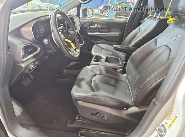 2C4RC1BG8TR267511 2026 CHRYSLER PACIFICA White Vista interior delantera