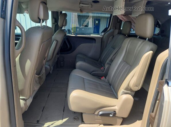 2C4RC1BG9GR245328 2016 CHRYSLER TOWN Tan Widok wnętrza z tyłu