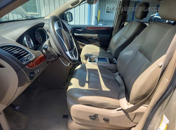 2C4RC1BG9GR245328 2016 CHRYSLER TOWN Tan Widok wnętrza z przodu